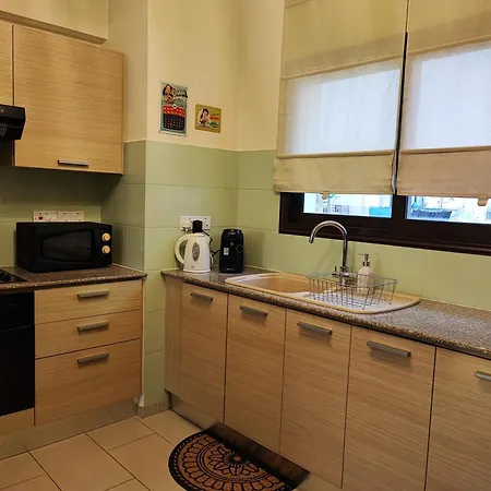 Anemone - Walk To The דירה