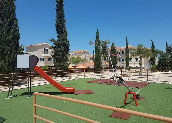 Anemone - Walk To The Apartmán Paralimni